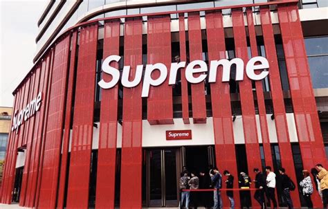 stores that sell supreme.